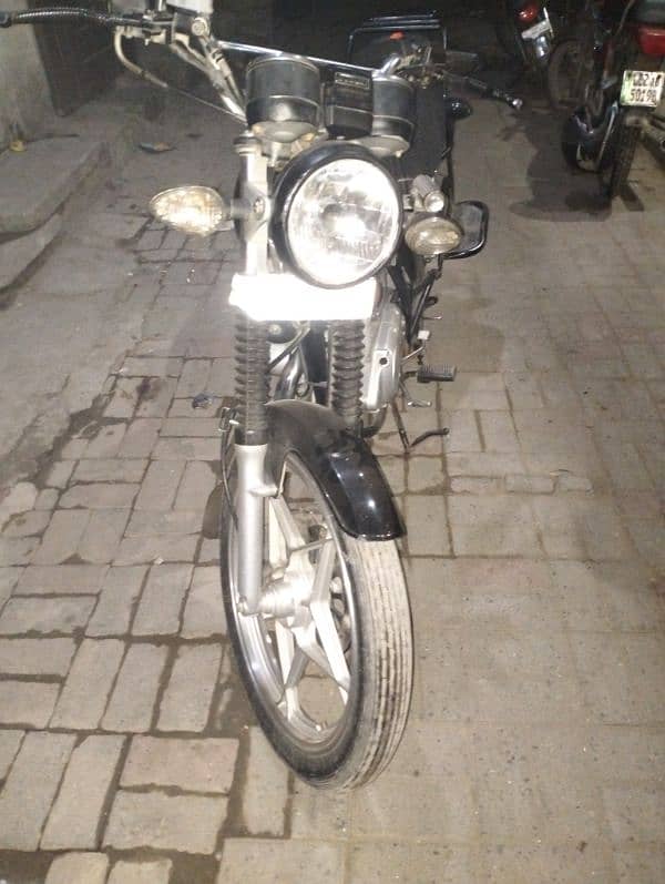 Suzuki GS 150 1