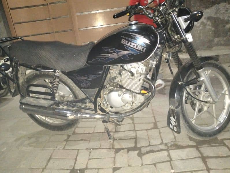 Suzuki GS 150 2