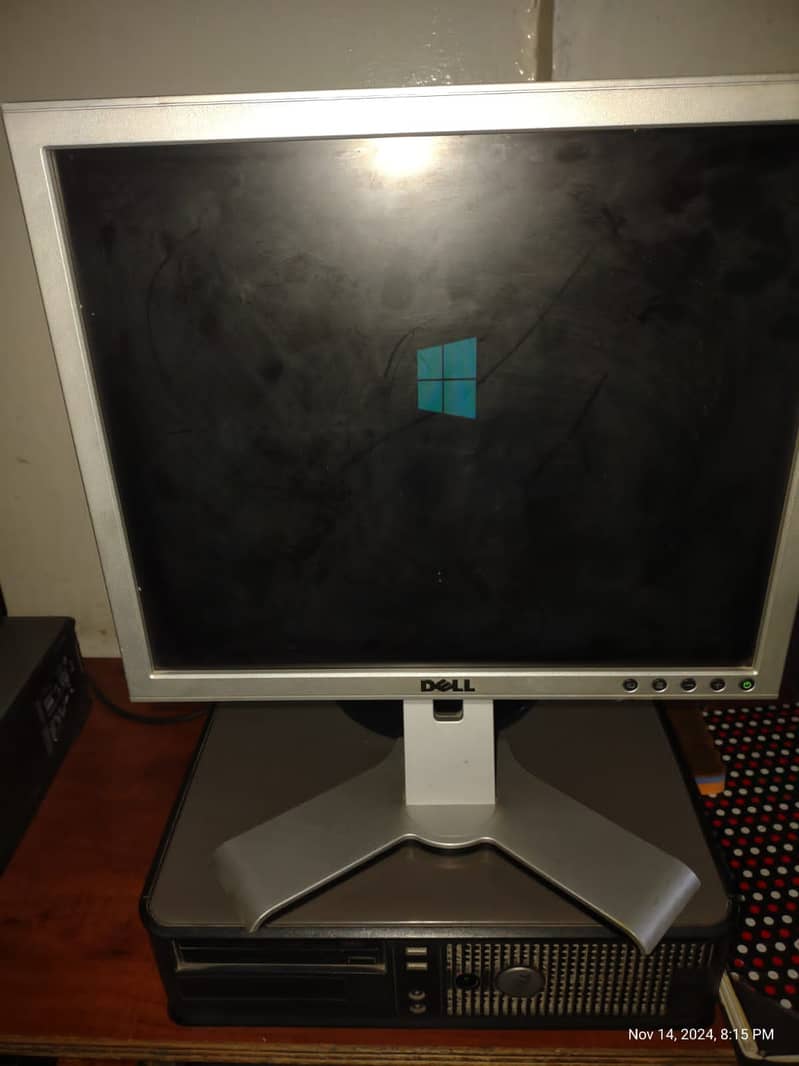 Dell 17 inches lcd square 4