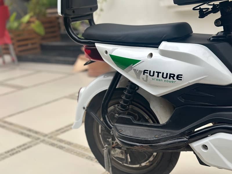 YJ FUTURE SCOOTY INDUS VARIENT 4