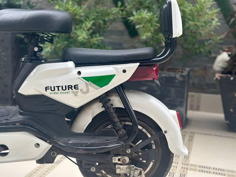 YJ FUTURE SCOOTY INDUS VARIENT 6