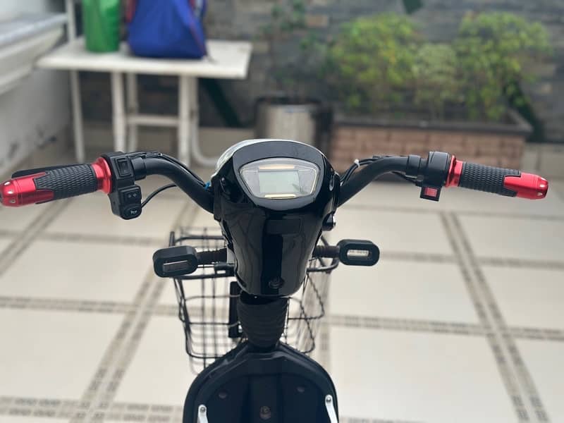 YJ FUTURE SCOOTY INDUS VARIENT 7