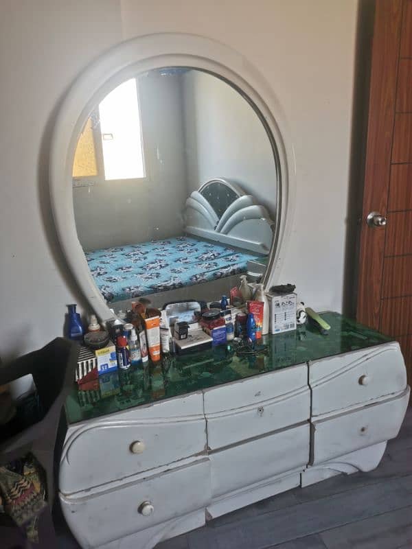 Dressing Table Wooden Good condition 0