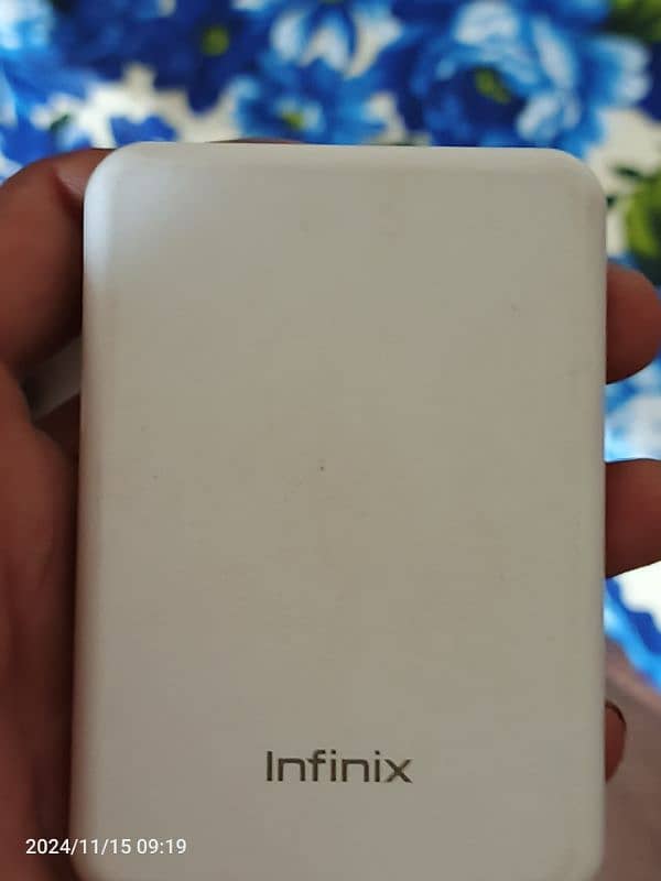 infinix note 40 with wireless powerbank warranty 7 month 3