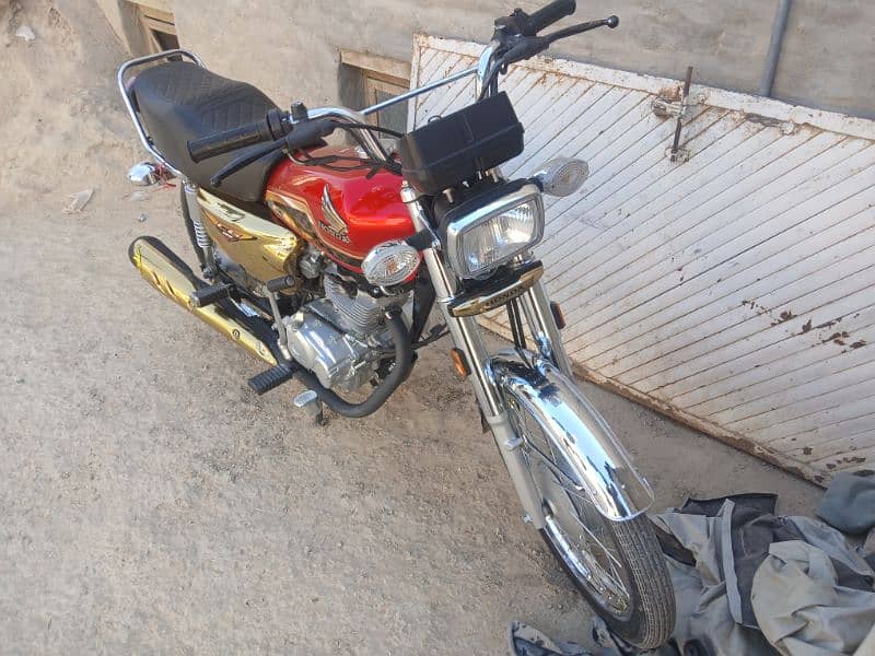 honda 125s gold adition new 10/10 condition 5