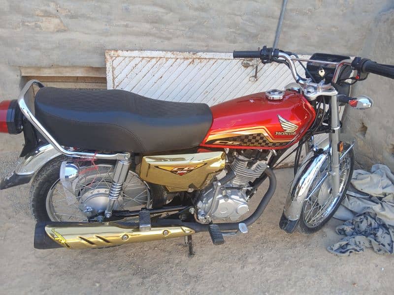 honda 125s gold adition new 10/10 condition 6