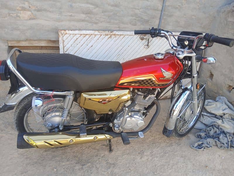 honda 125s gold adition new 10/10 condition 7