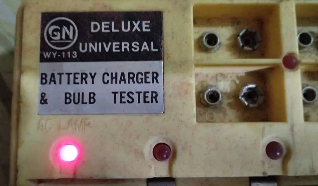 DELUXE CELL CHARGER 1