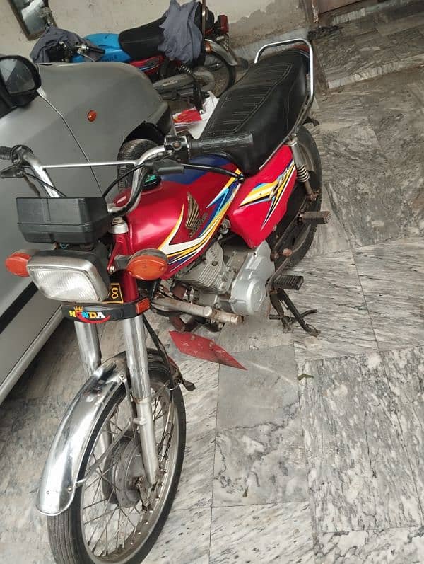 Honda 125 Red Color 0