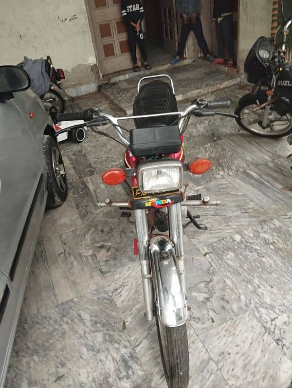 Honda 125 Red Color 3