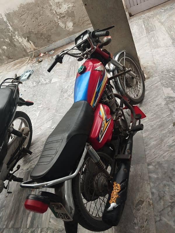 Honda 125 Red Color 5