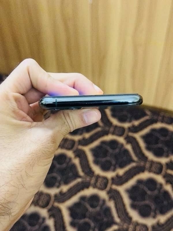 i phone 11 Pro MAx 256 GB Non Pta 5