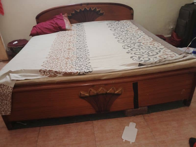 King Bed with 6' mattress  03006708199 0