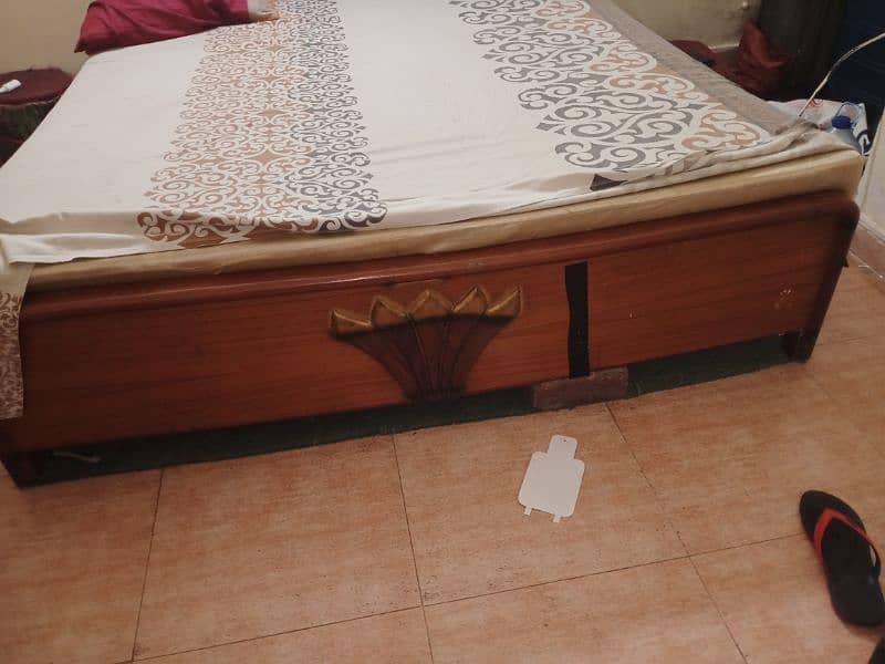 King Bed with 6' mattress  03006708199 1