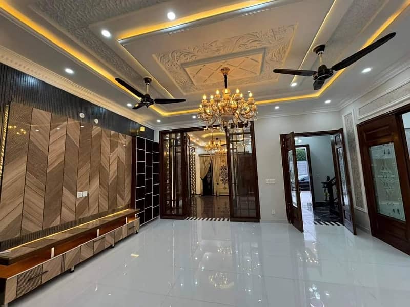 10 marla Luxury House for sale in bahria town lahore 7