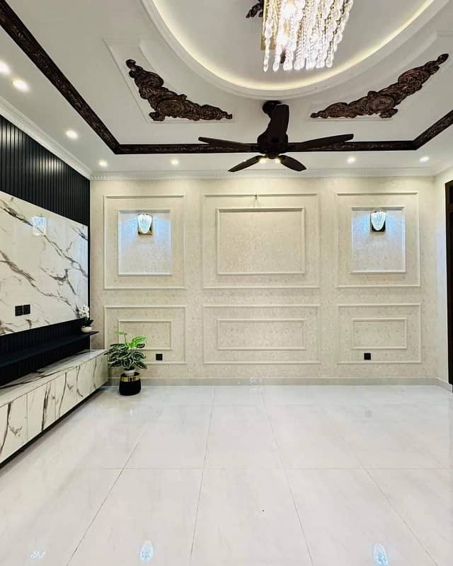 10 marla Luxury House for sale in bahria town lahore 3