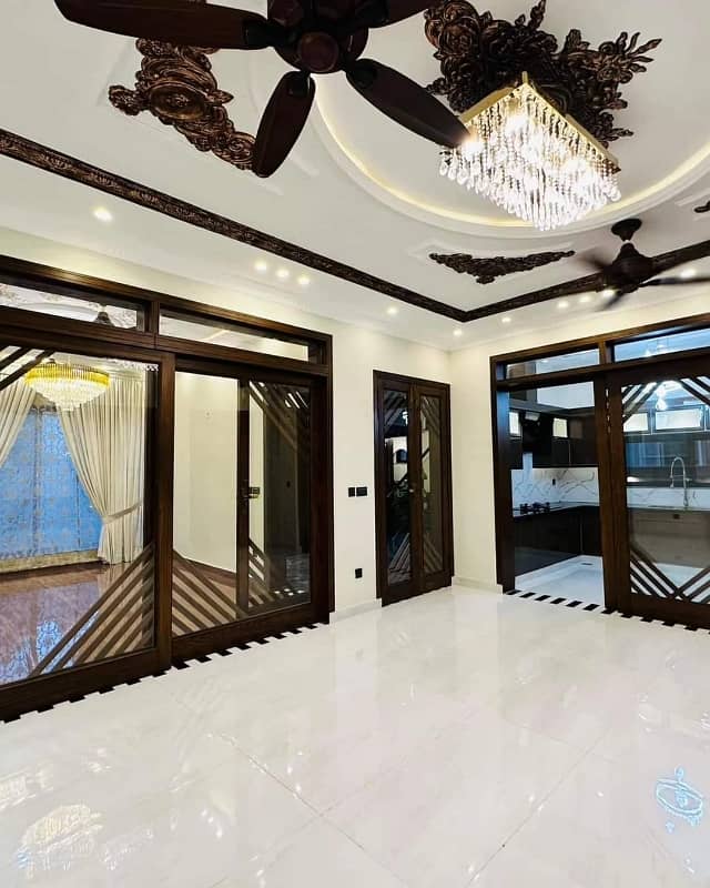 10 marla Luxury House for sale in bahria town lahore 6