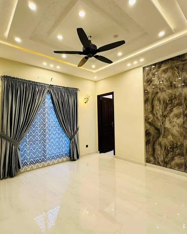 10 marla Luxury House for sale in bahria town lahore 9