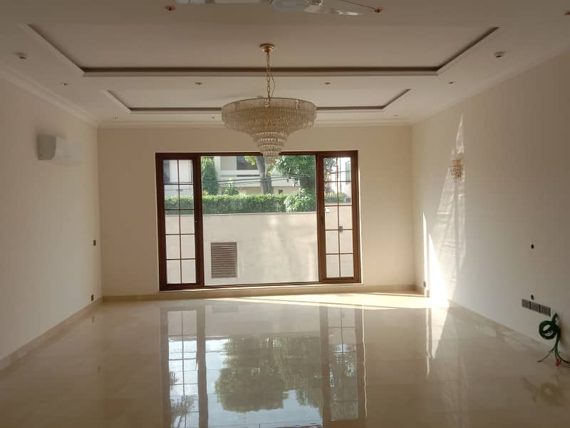 1 Kanal Beautiful House Showers Cabin Baths For Rent -Block DHA Phase 3 Bungalow Details 0