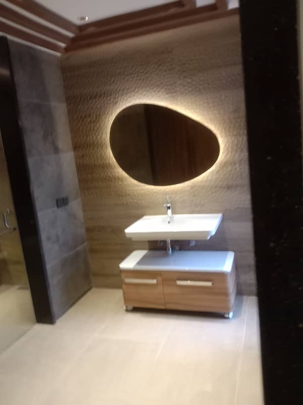 1 Kanal Beautiful House Showers Cabin Baths For Rent -Block DHA Phase 3 Bungalow Details 3