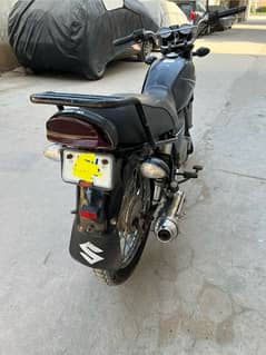 Suzuki GS 150 2015