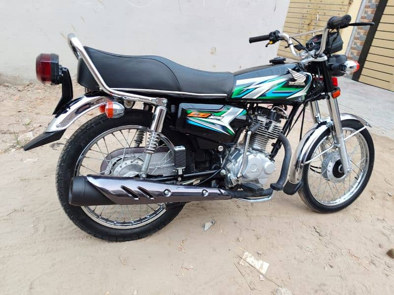 Honda CG 125 Black COBRA PUNJAB Number 2