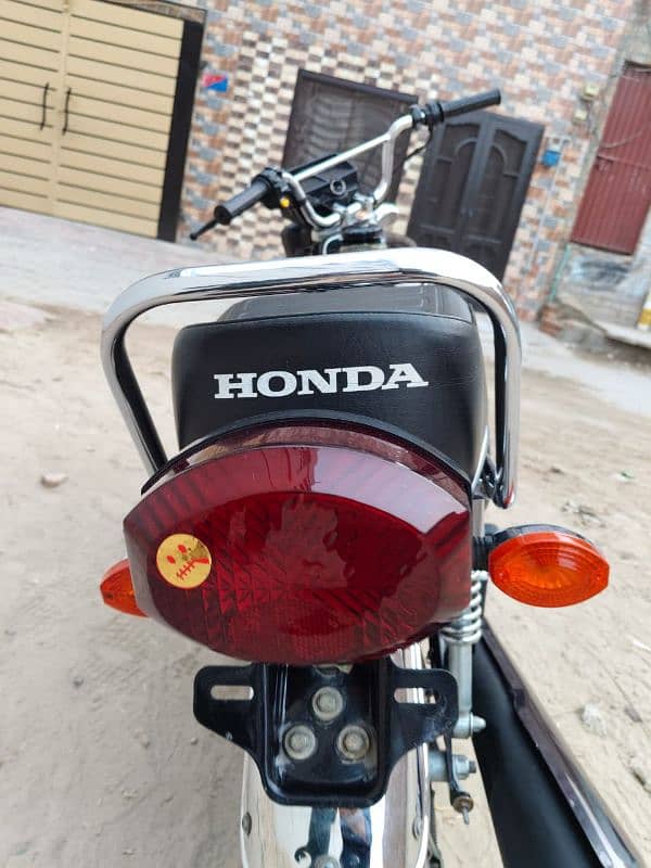 Honda CG 125 Black COBRA PUNJAB Number 3