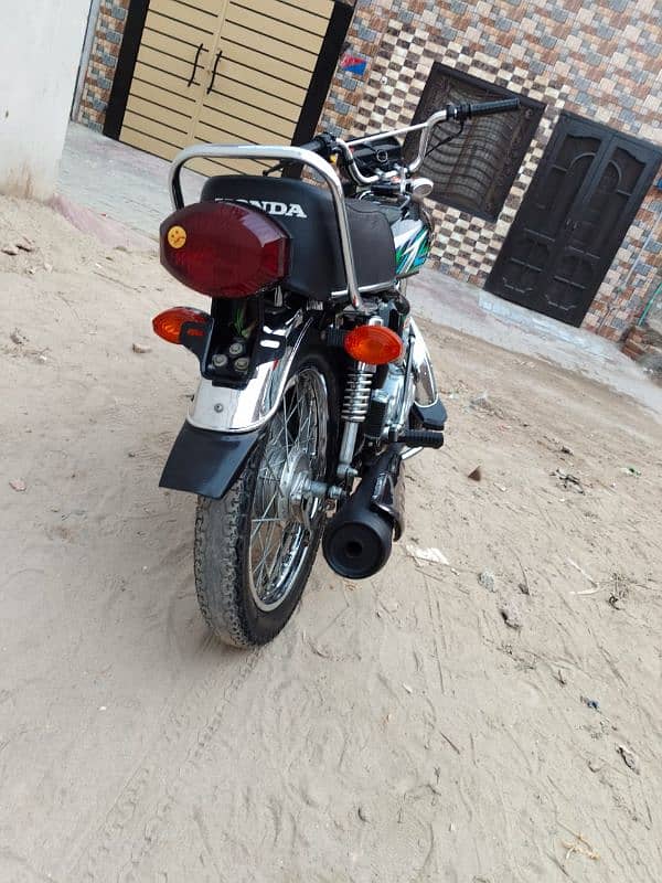 Honda CG 125 Black COBRA PUNJAB Number 4