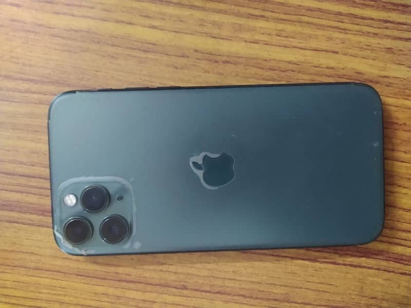 iphone 11 pro in a very good condition 3