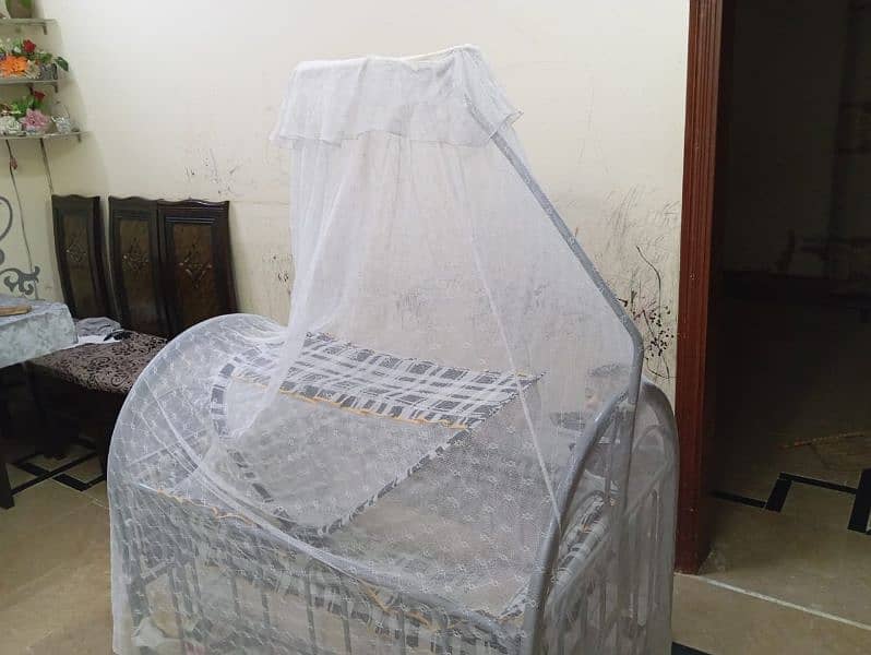 Baby cot with swing 0