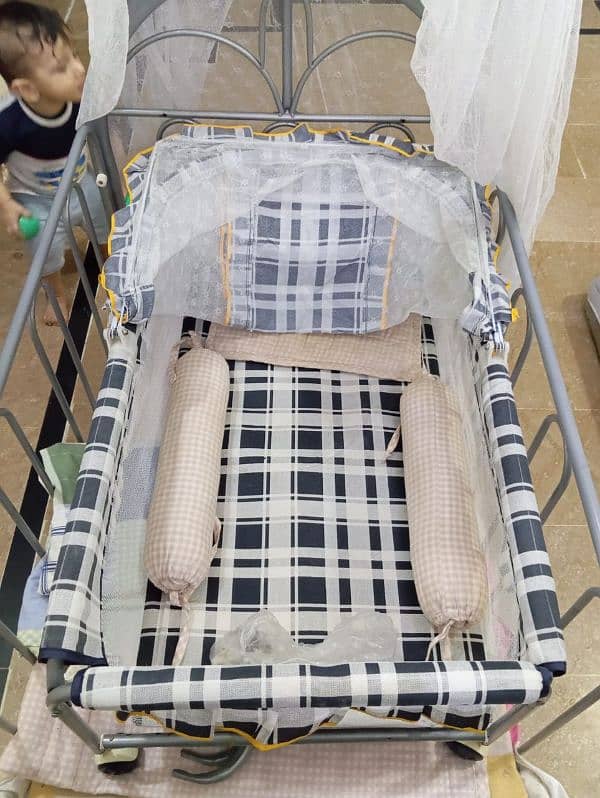 Baby cot with swing 1