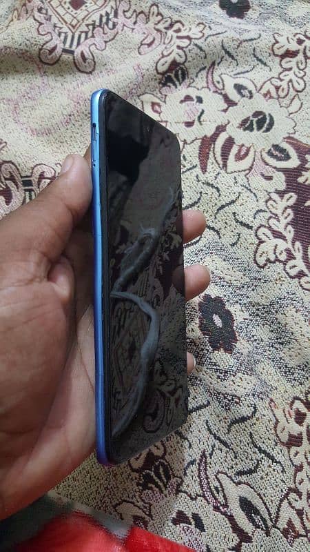 redmi note 10     10/9 condition screen ma aik line hy 7