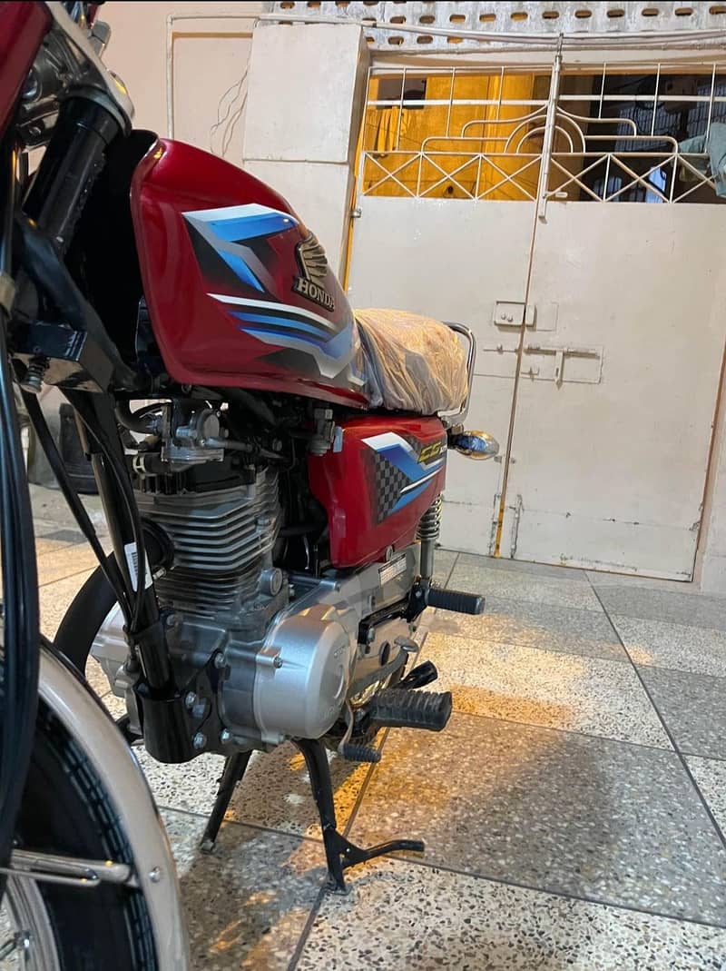 Honda cg 125 2024 zero meter condition first owner karachi number 2