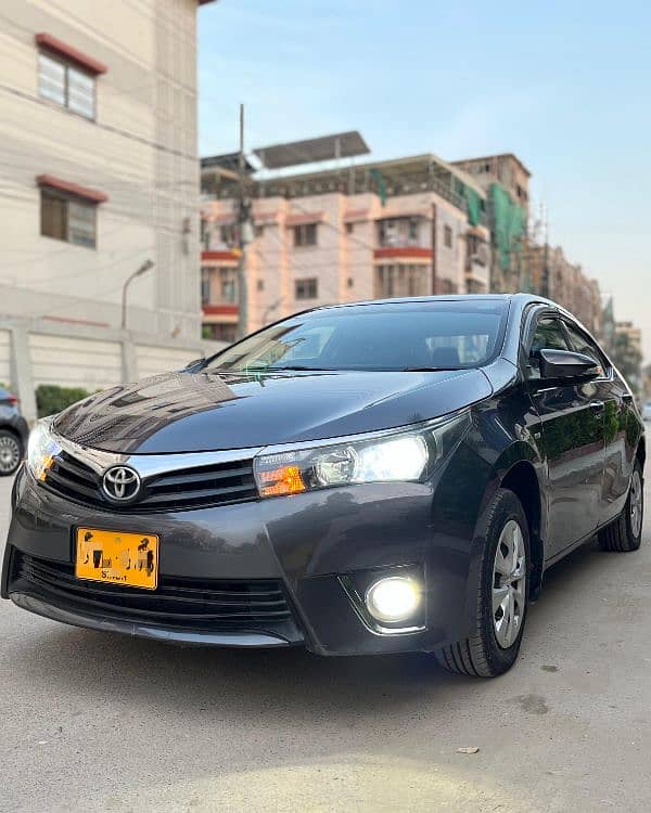 Toyota Corolla GLI 2017 Grey Color 100% original condition 4