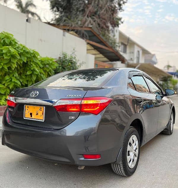 Toyota Corolla GLI 2017 Grey Color 100% original condition 5