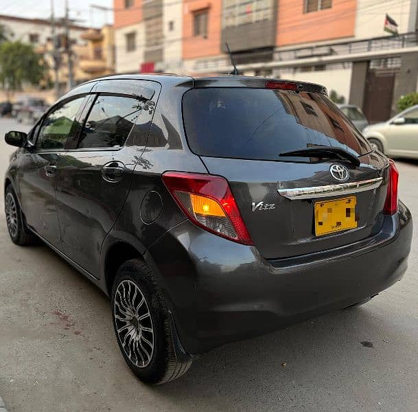 Toyota Vitz 2012 Reg. 2015 Grey Color original condition 5