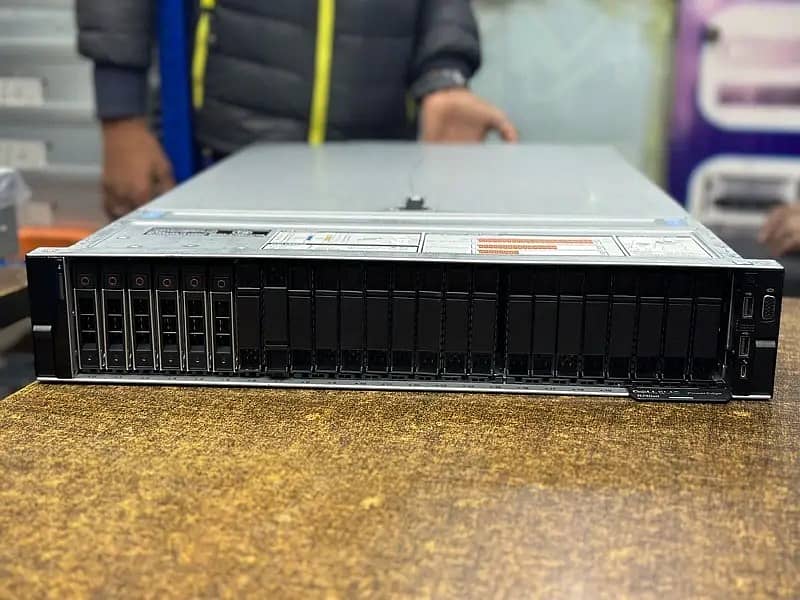 DELL POWER EDGE R740  server 0