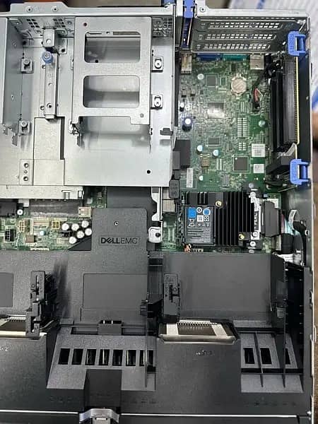 DELL POWER EDGE R740  server 3