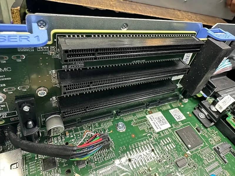 DELL POWER EDGE R740  server 6