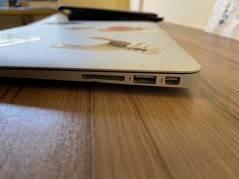 MacBook Air (13 inch, 2017) 1