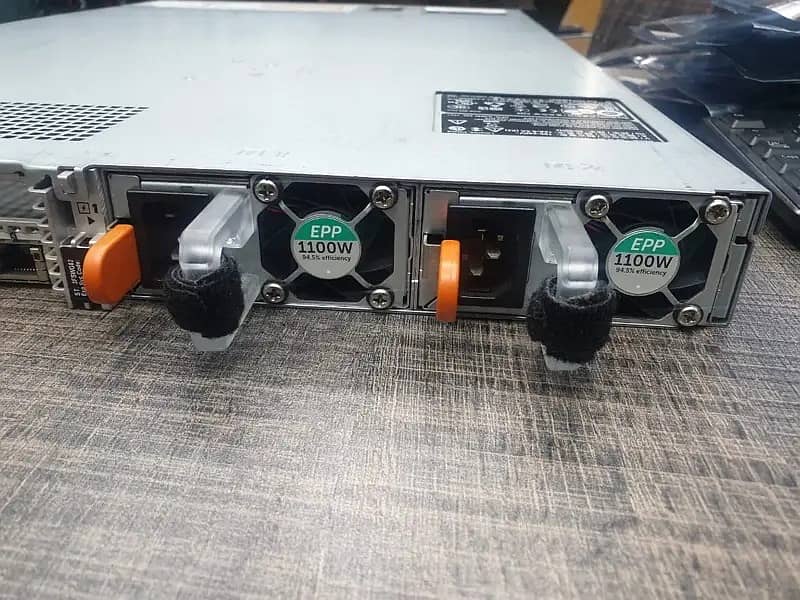 DELL POWER EDGE R630 8