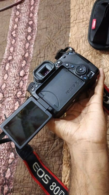 DSLR Canon 80d camera 3