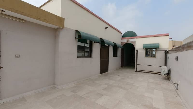 PORTION FOR SALE IN GULSHAN-E-IQBAL BLOCK-7 31