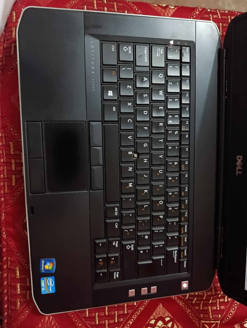 Dell laptop latitude e5430 8gb ram good condition mai hai 9