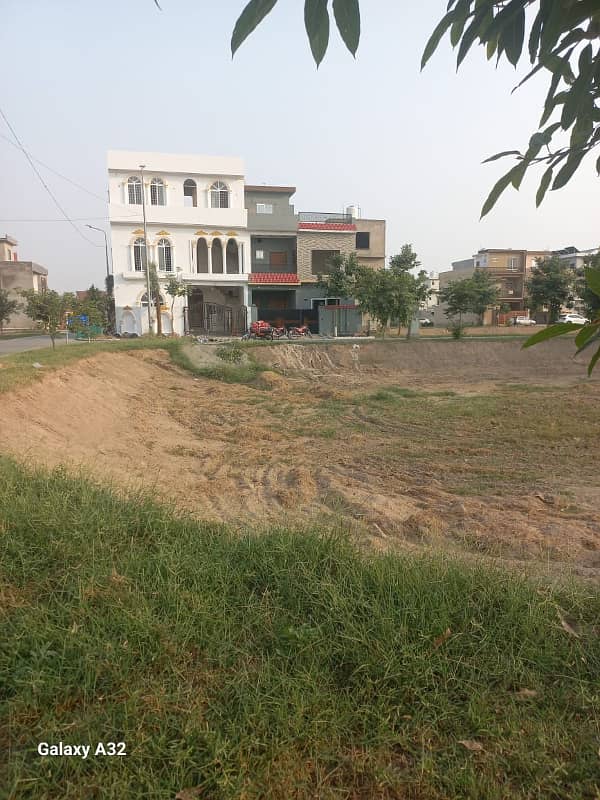 5 MARLA PLOT IN DIMOND BLOCK PARKVIEW CITY LAHORE 2