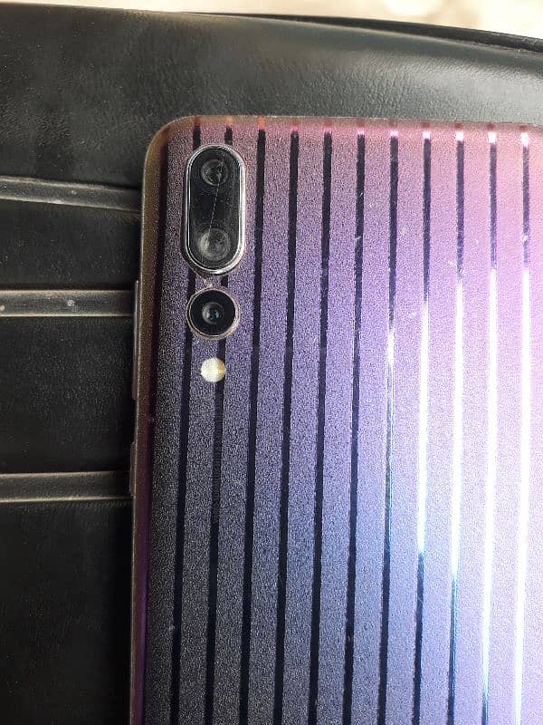 Huawei p20 pro ram 4 stroage 64 front back camara dast ha thora thora 2