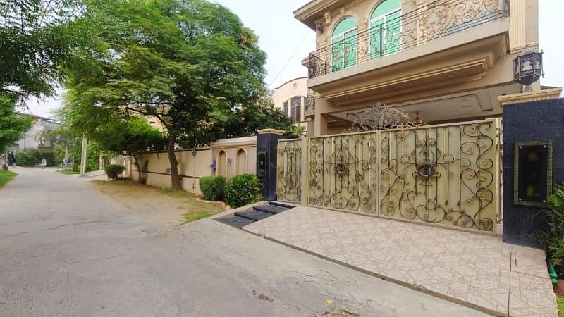 Prime Location House Sized 14 Marla Is Available For Sale In Punjab Small Industries Colony - Block E 12