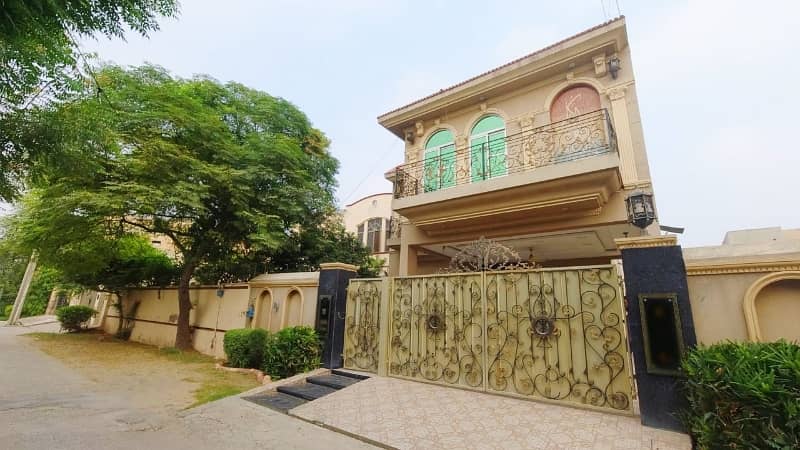 Prime Location House Sized 14 Marla Is Available For Sale In Punjab Small Industries Colony - Block E 28