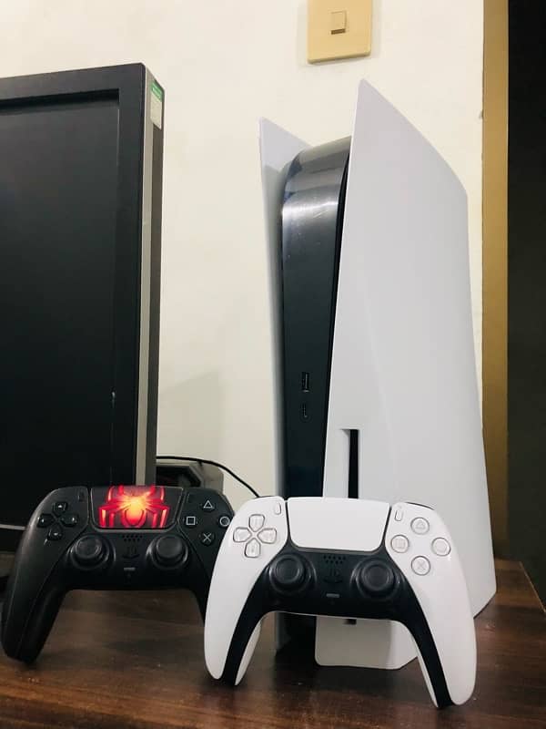 PS5 with two original controllers 4