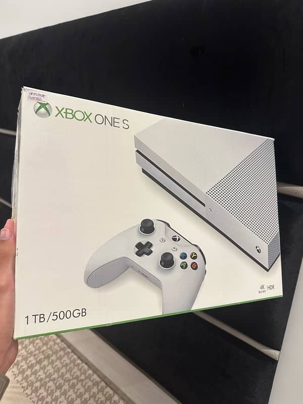 Xbox One S (1 TB) 5